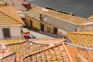 Emergency roof leak repair temporary fix - professional roof repair guide